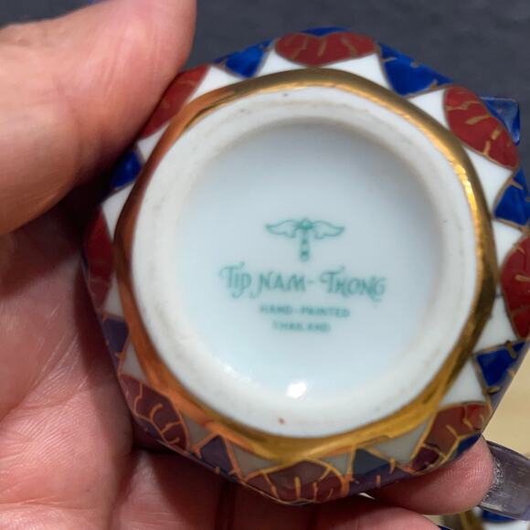 Tip Nam Thong Hand Painted Porcelain Trinket Box Beautiful Inlay Thailand - Picture 6 of 8